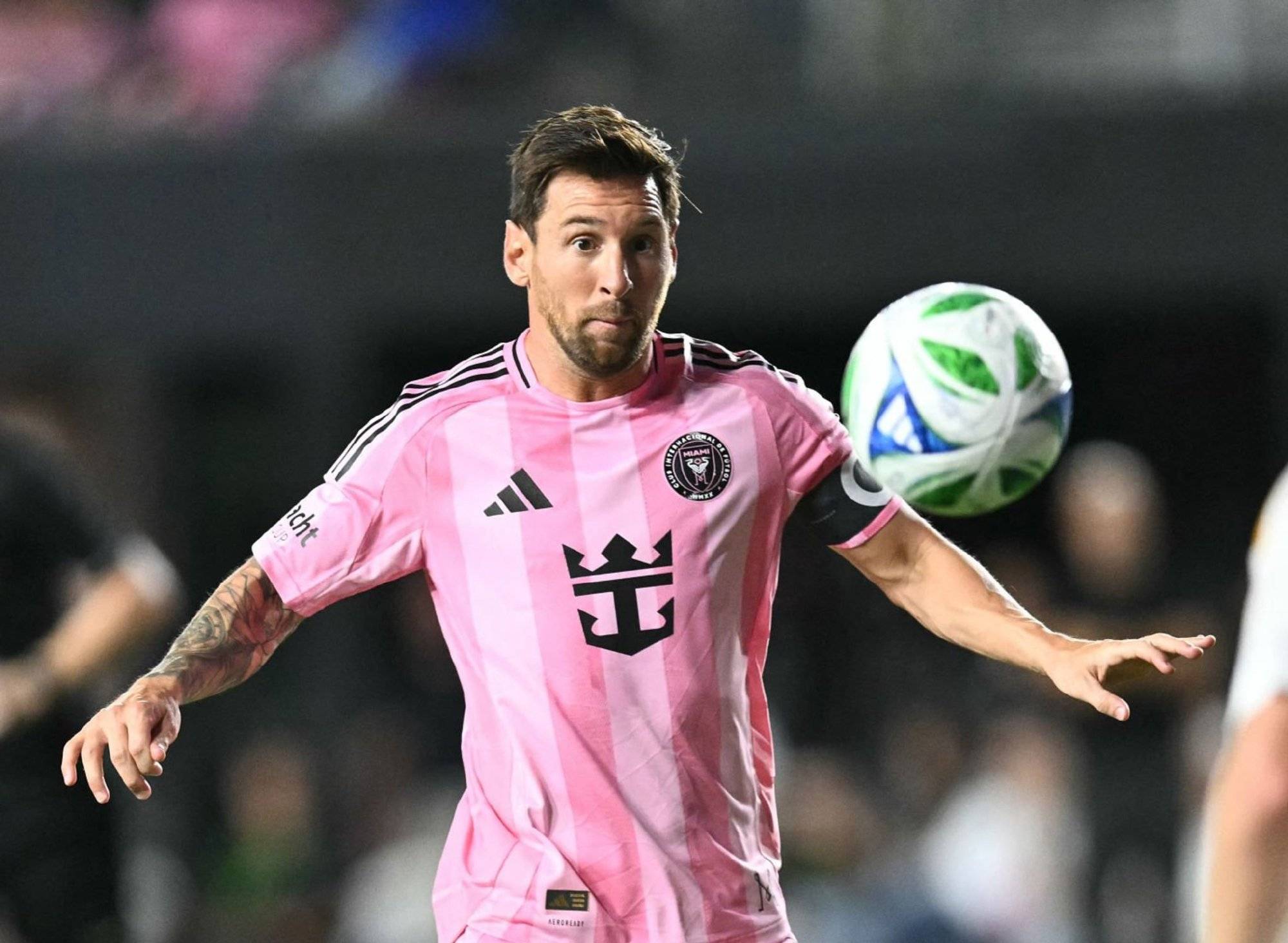 包含梅西在德国队比赛中重返赛场，比赛局势复杂引发热议！全场沸腾不已的词条-爱游戏