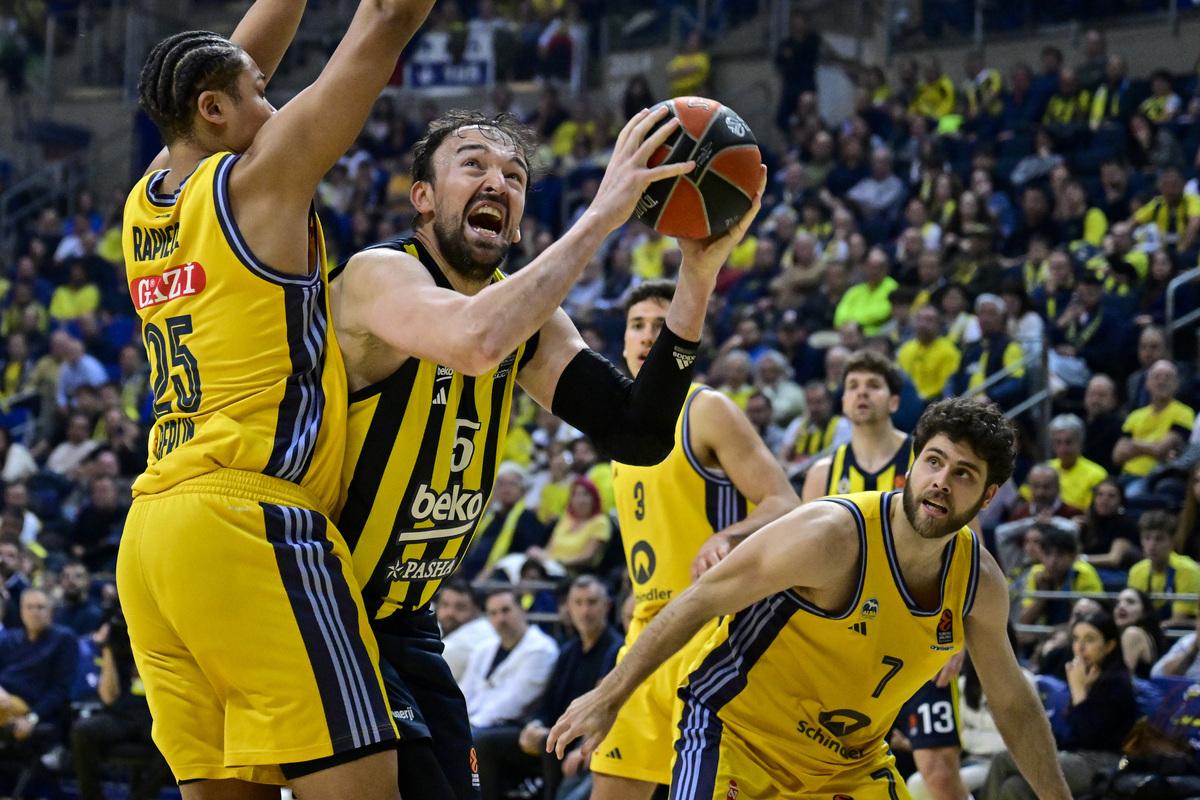 勇士不断突破！，东契奇连续二十场比赛得分超过出色发挥赛场气氛高涨的简单介绍-爱游戏App