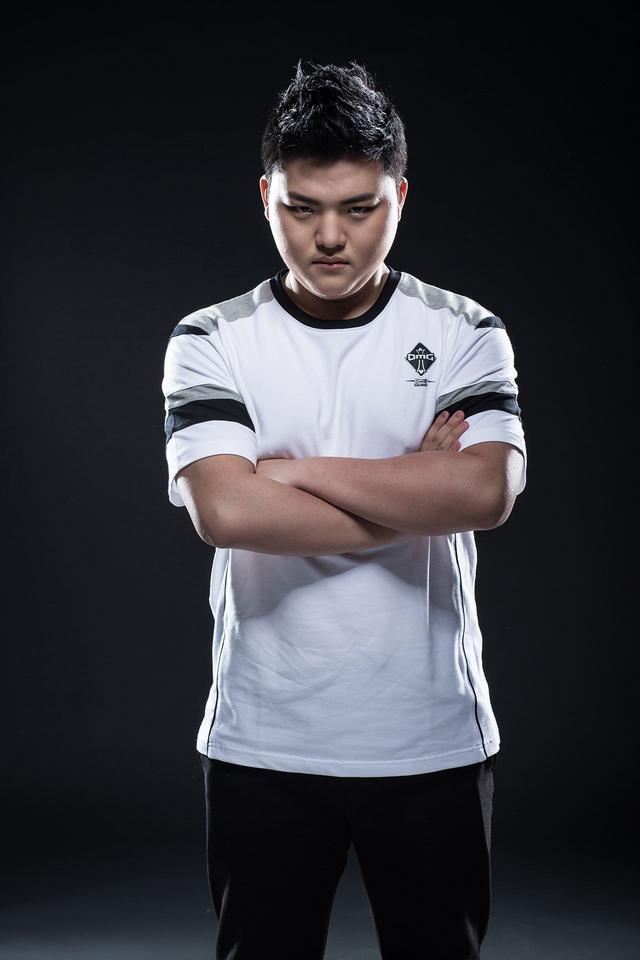 包含Uzi与60激战TES分钟，表现优异胜负难料！，梅西焦点对战气势如虹延续的词条-爱游戏